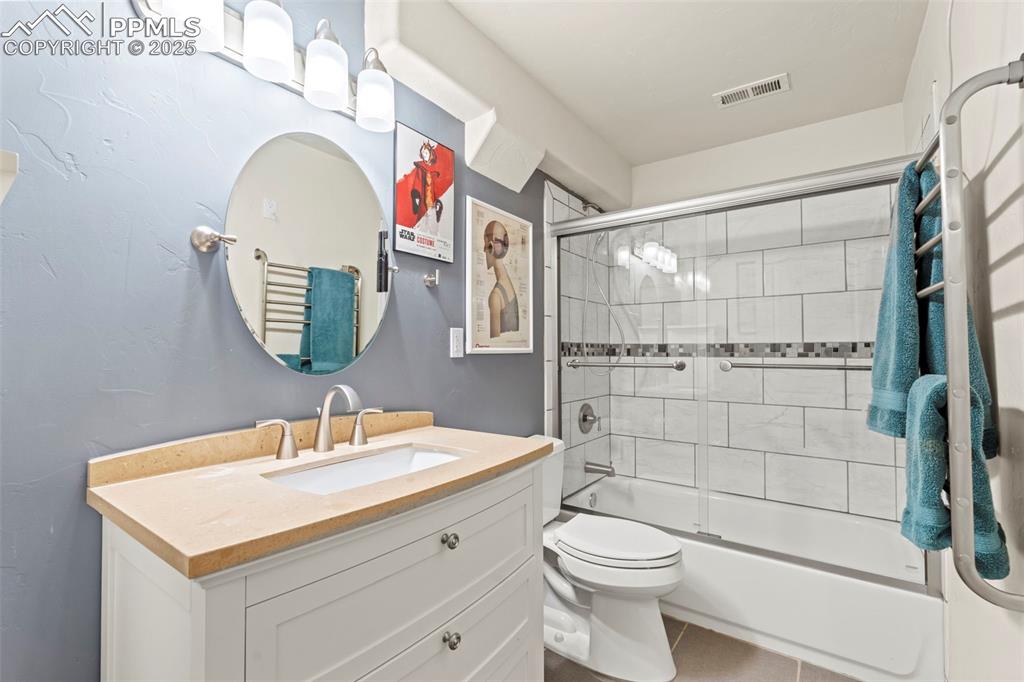 Image 40 of 46: Bathroom