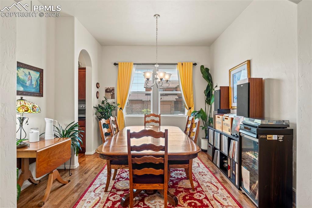 Image 7 of 46: Dining Area
