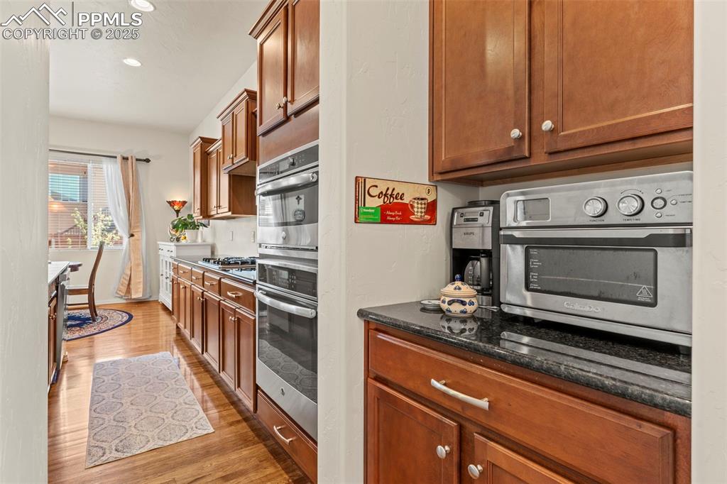 Image 9 of 46: Kitchen