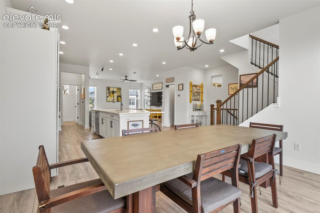 Image 10 of 45: Dining Area