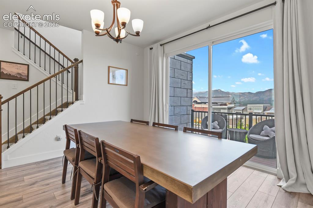 Image 12 of 45: Dining Area