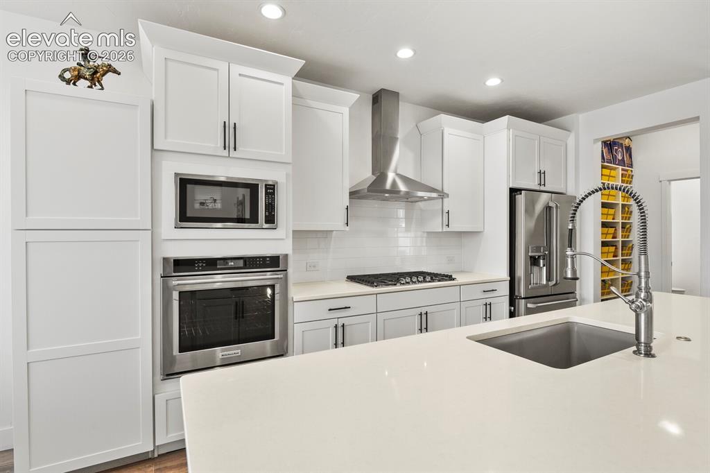 Image 8 of 45: Kitchen