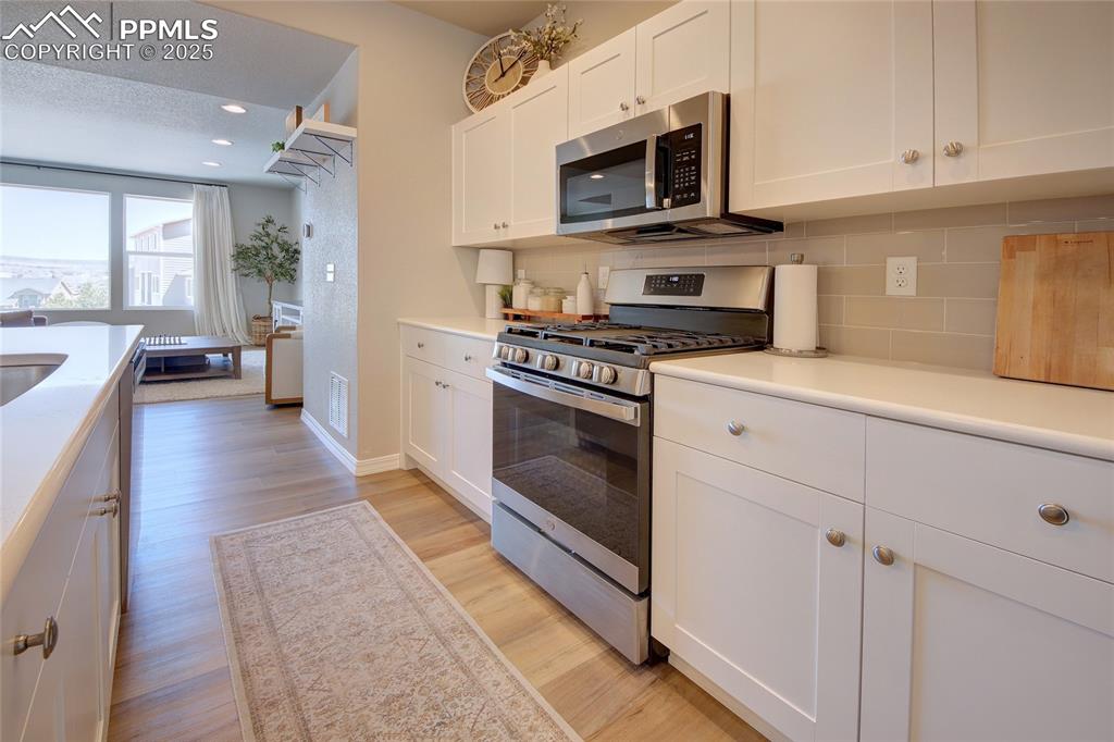 Image 9 of 38: Kitchen