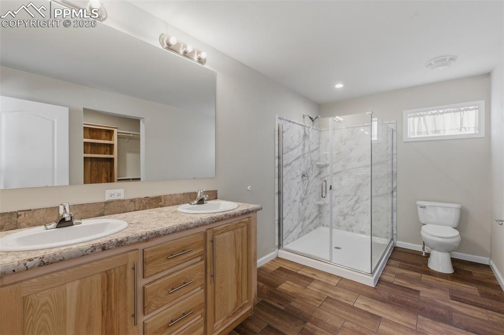 Image 14 of 34: Bathroom