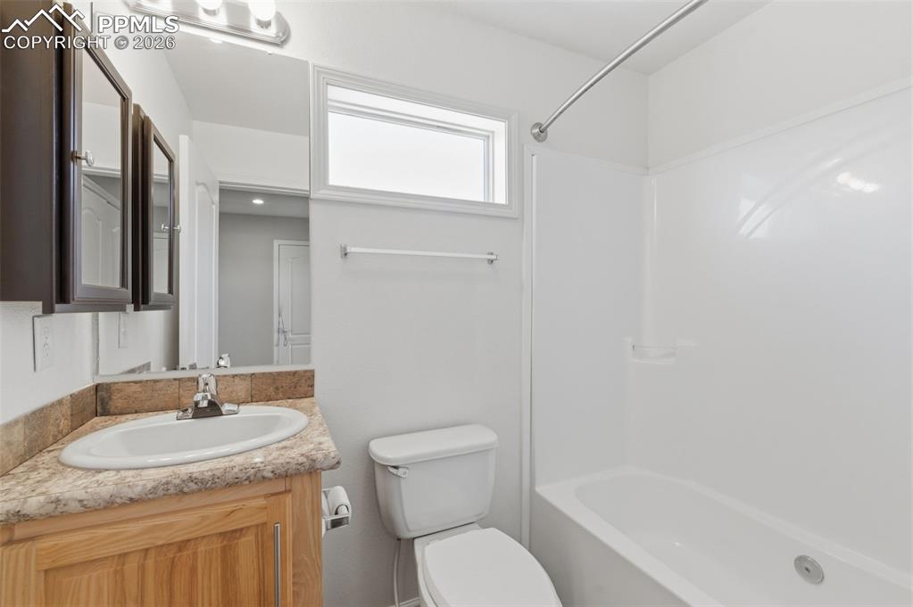 Image 18 of 34: Bathroom