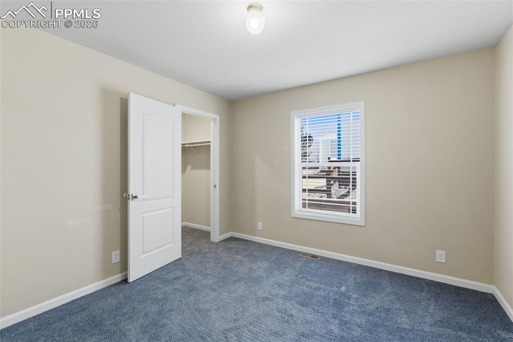 Image 19 of 34: Bedroom