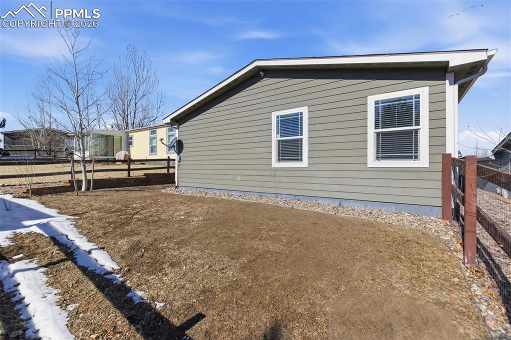 Image 23 of 34: Side of Structure