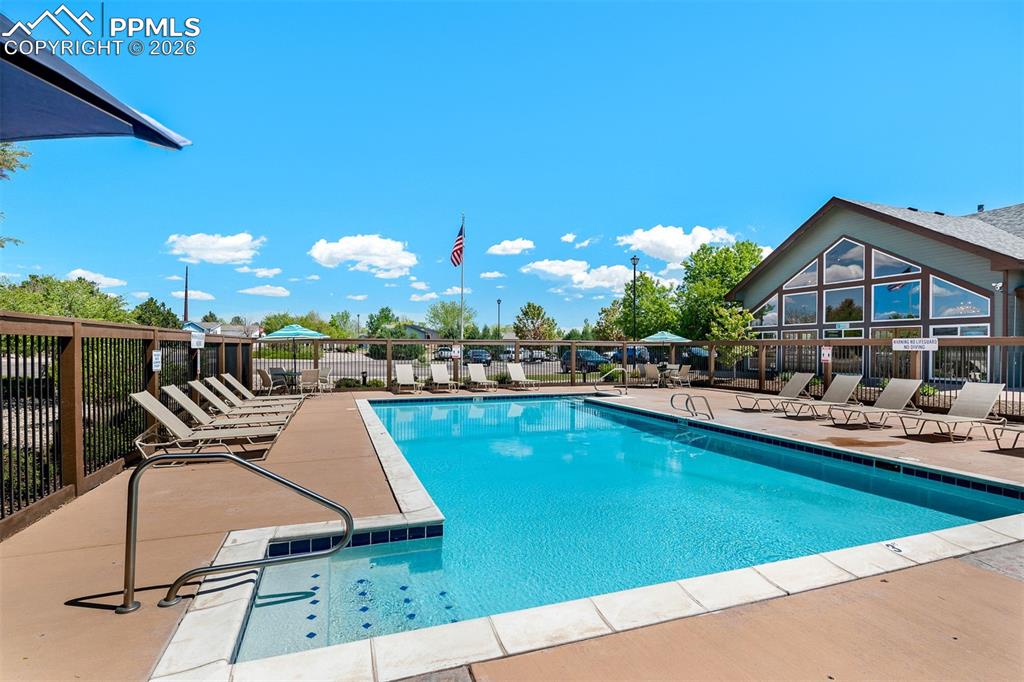 Image 27 of 34: Pool