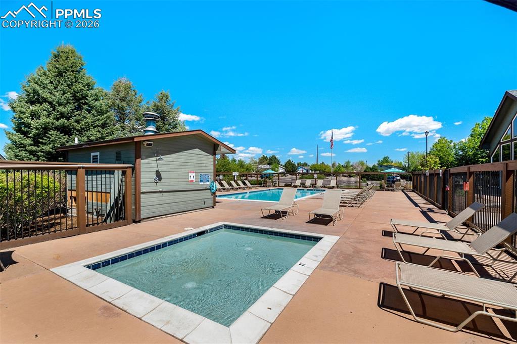 Image 29 of 34: Pool