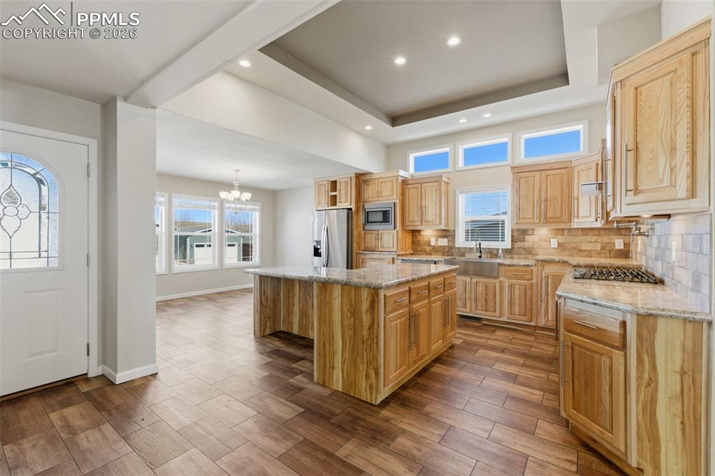 Image 3 of 34: Kitchen