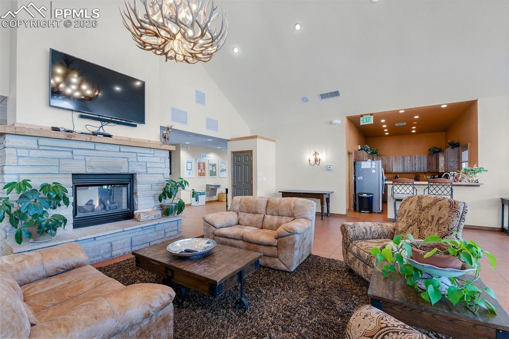 Image 33 of 34: Living Room