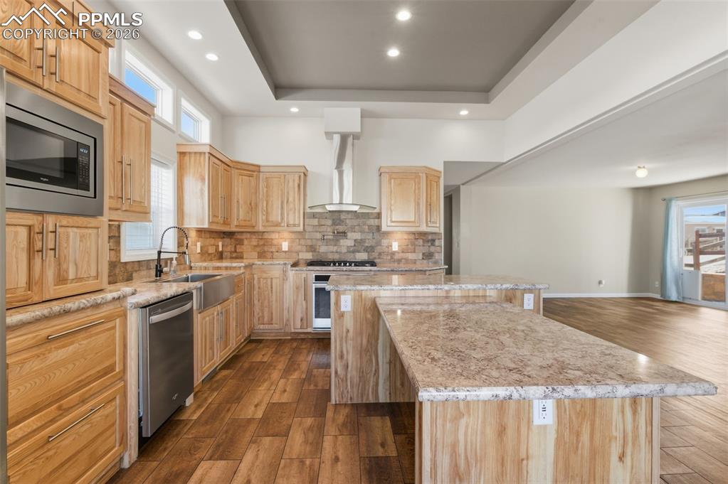 Image 5 of 34: Kitchen