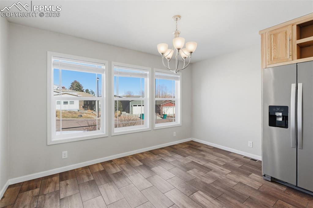 Image 8 of 34: Dining Area