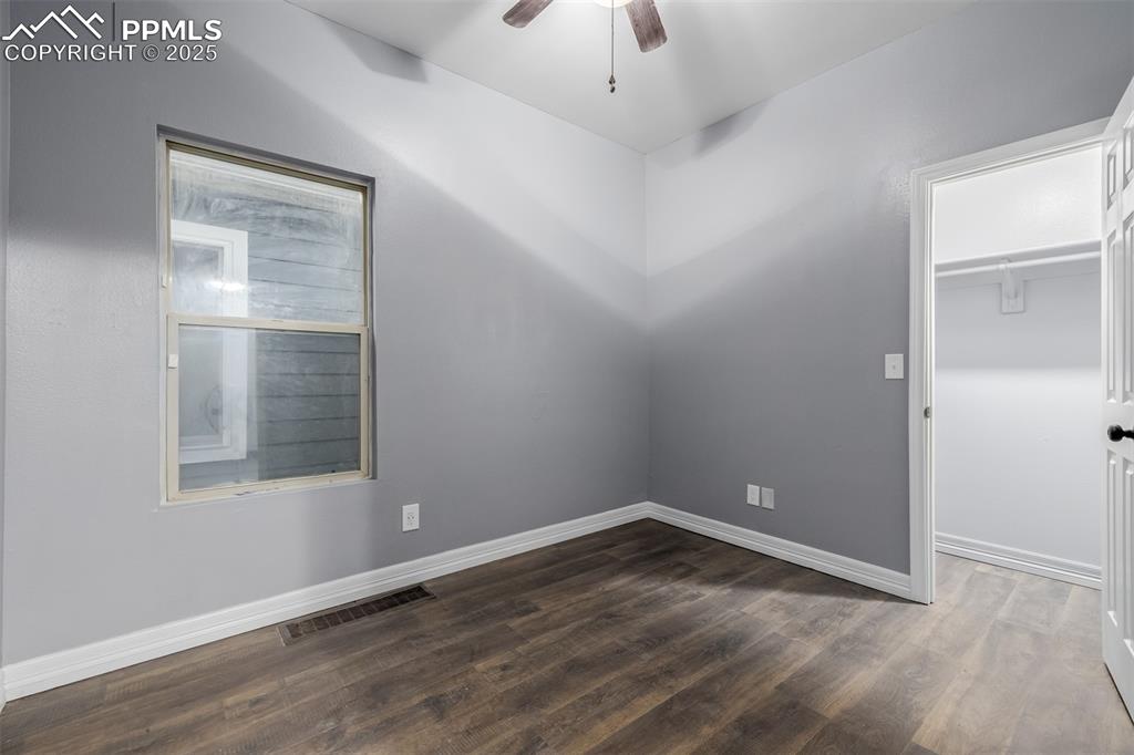 Image 13 of 24: Bedroom