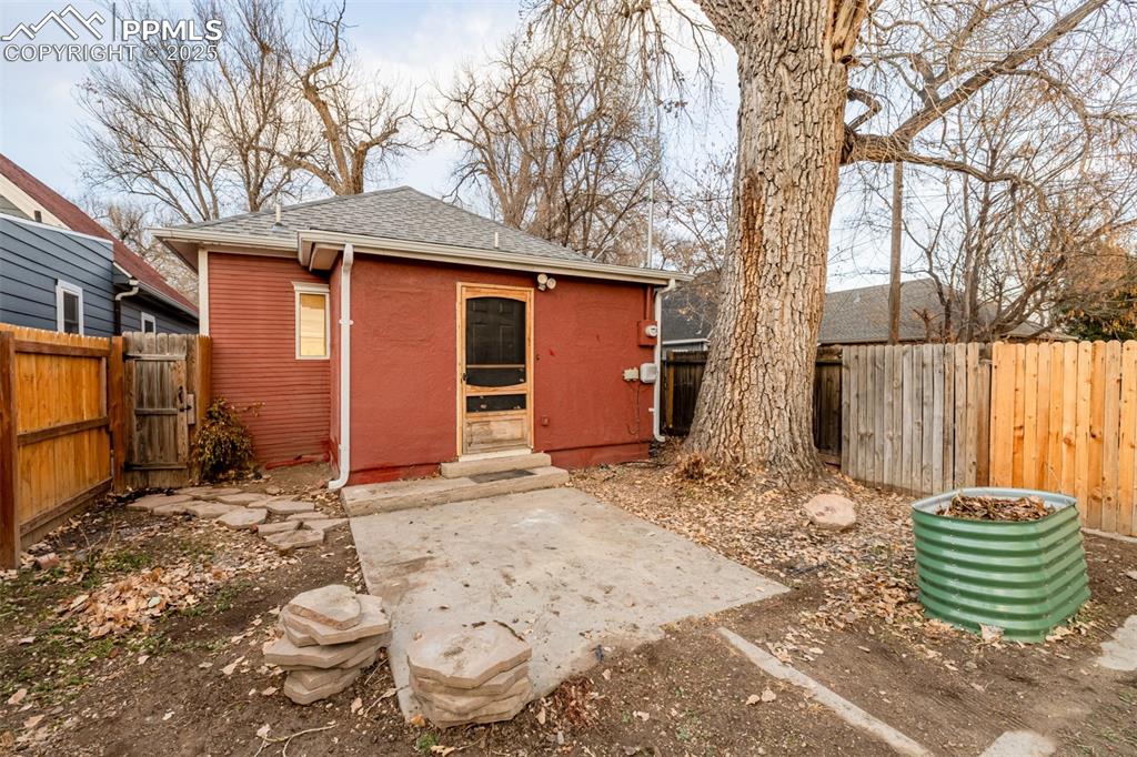 Image 23 of 24: Back of Structure