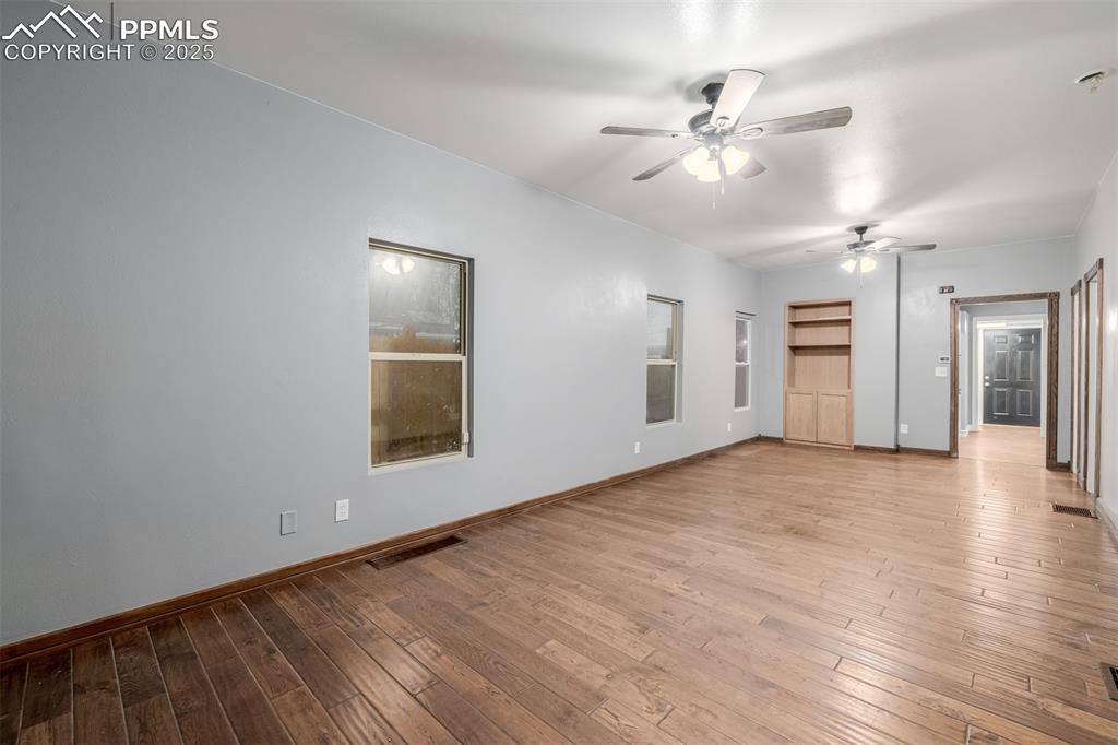 Image 5 of 24: Living Room