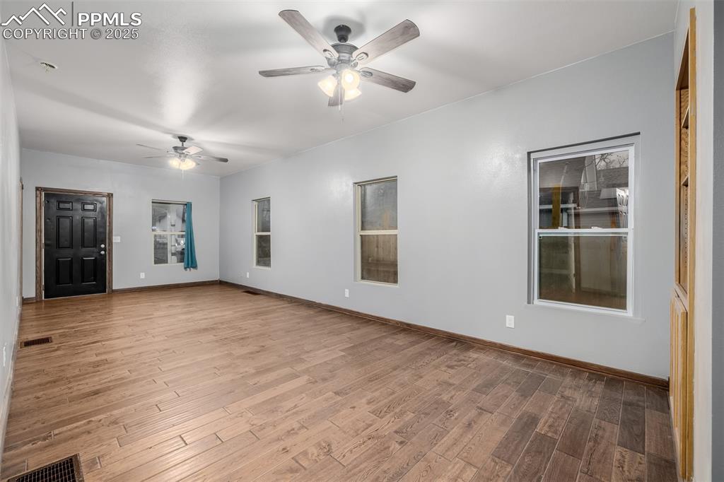 Image 7 of 24: Living Room