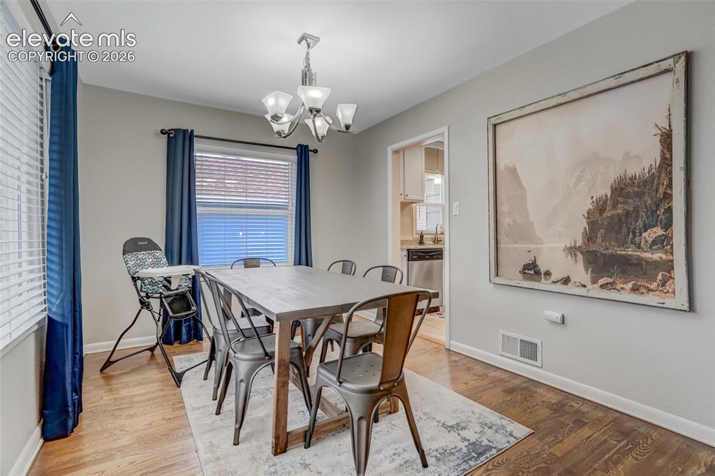 Image 10 of 48: Dining Area