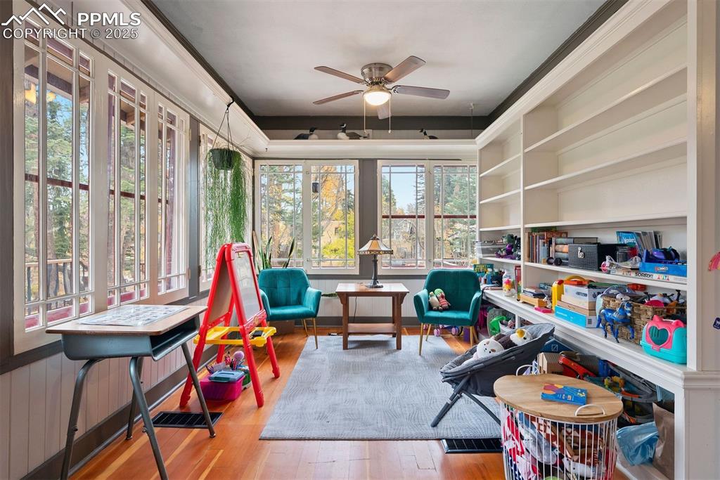 Image 19 of 50: Sun Room