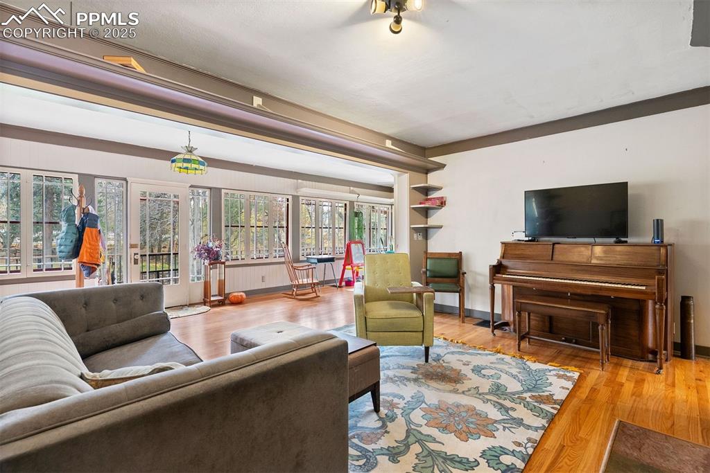 Image 3 of 50: Living Room