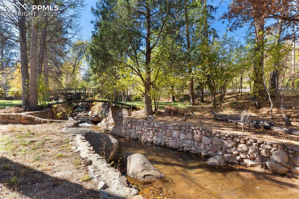 Image 42 of 50: Yard