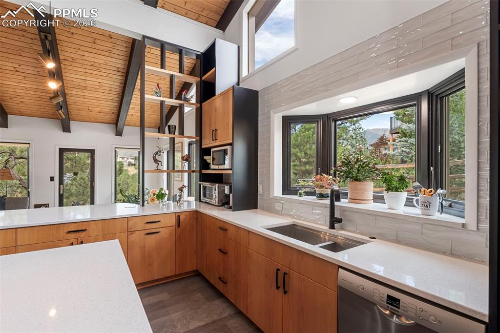 Image 14 of 50: No Description Available