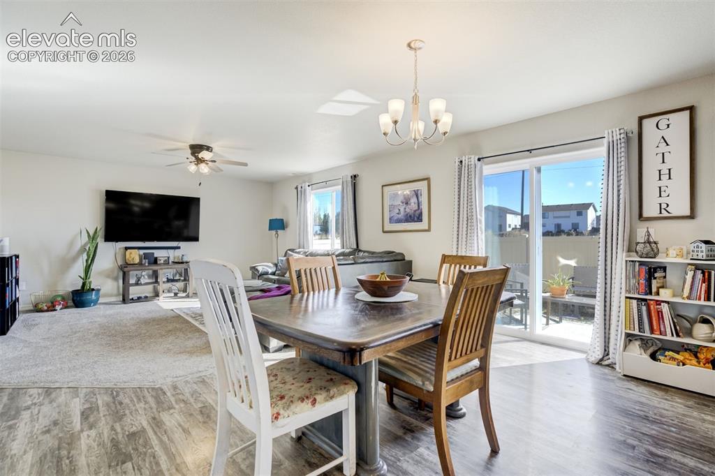 Image 10 of 32: Dining Area