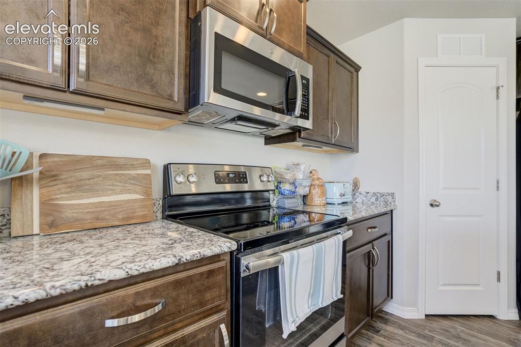 Image 12 of 32: Kitchen