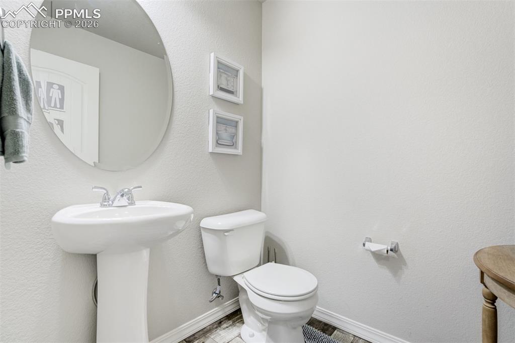 Image 15 of 32: Bathroom