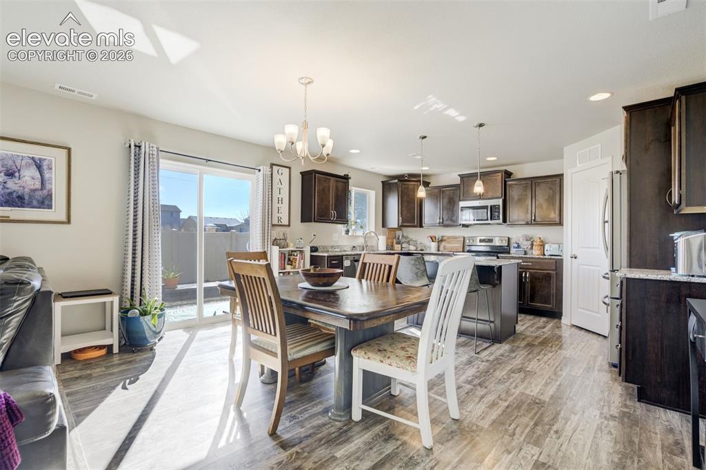 Image 9 of 32: Dining Area