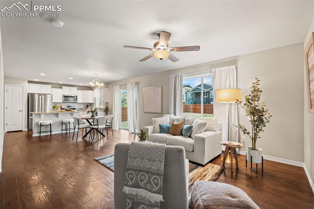 Image 11 of 32: Living Room