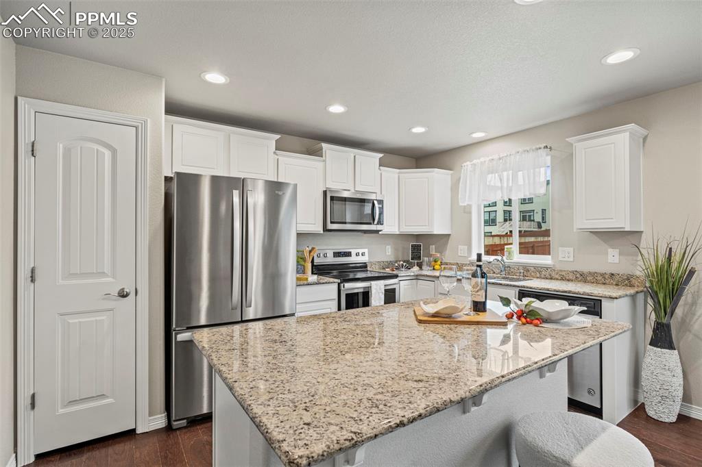 Image 13 of 32: Kitchen