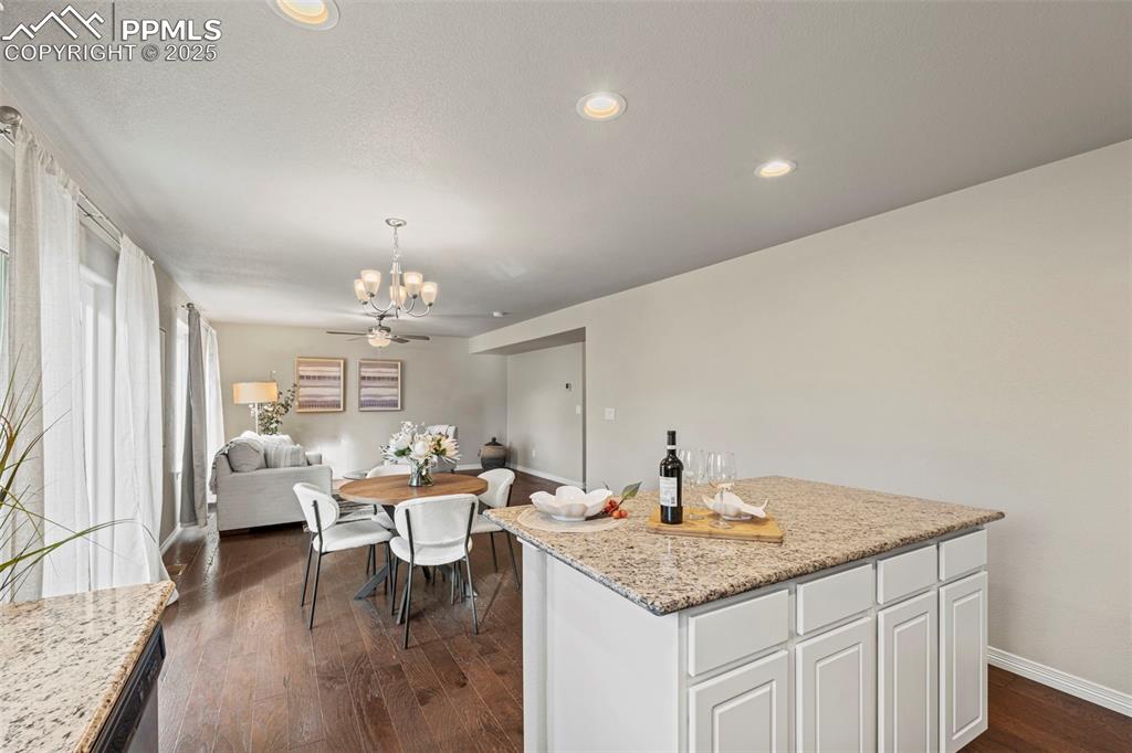 Image 14 of 32: Kitchen