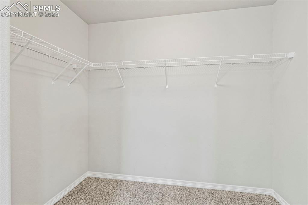 Image 23 of 32: Closet