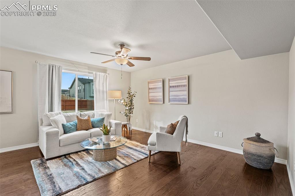 Image 8 of 32: Living Room