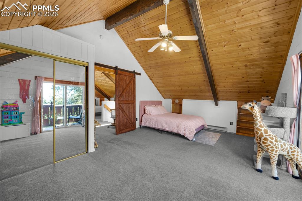 Image 18 of 31: Bedroom