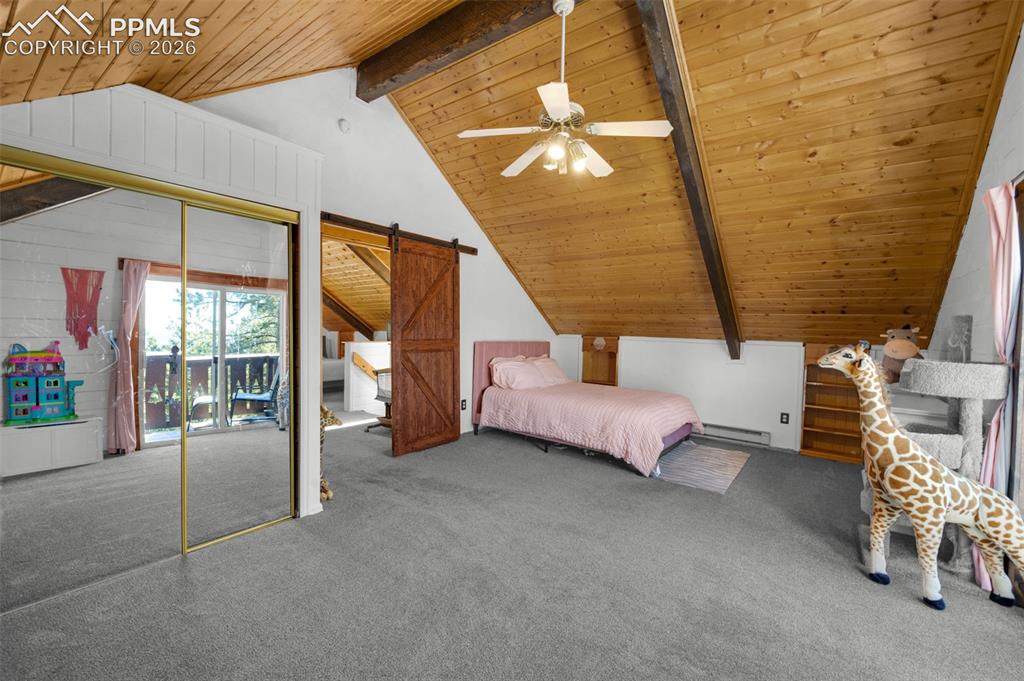 Image 18 of 31: Bedroom
