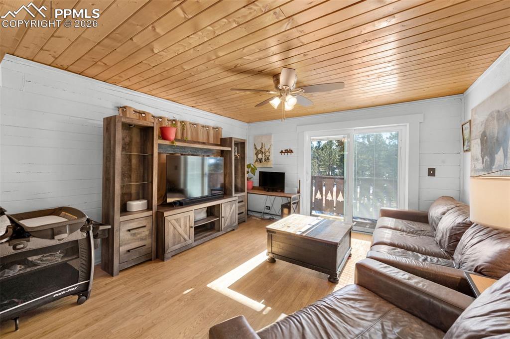 Image 3 of 31: Living Room