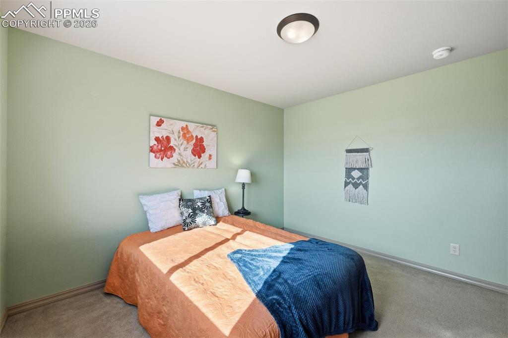 Image 25 of 42: Bedroom