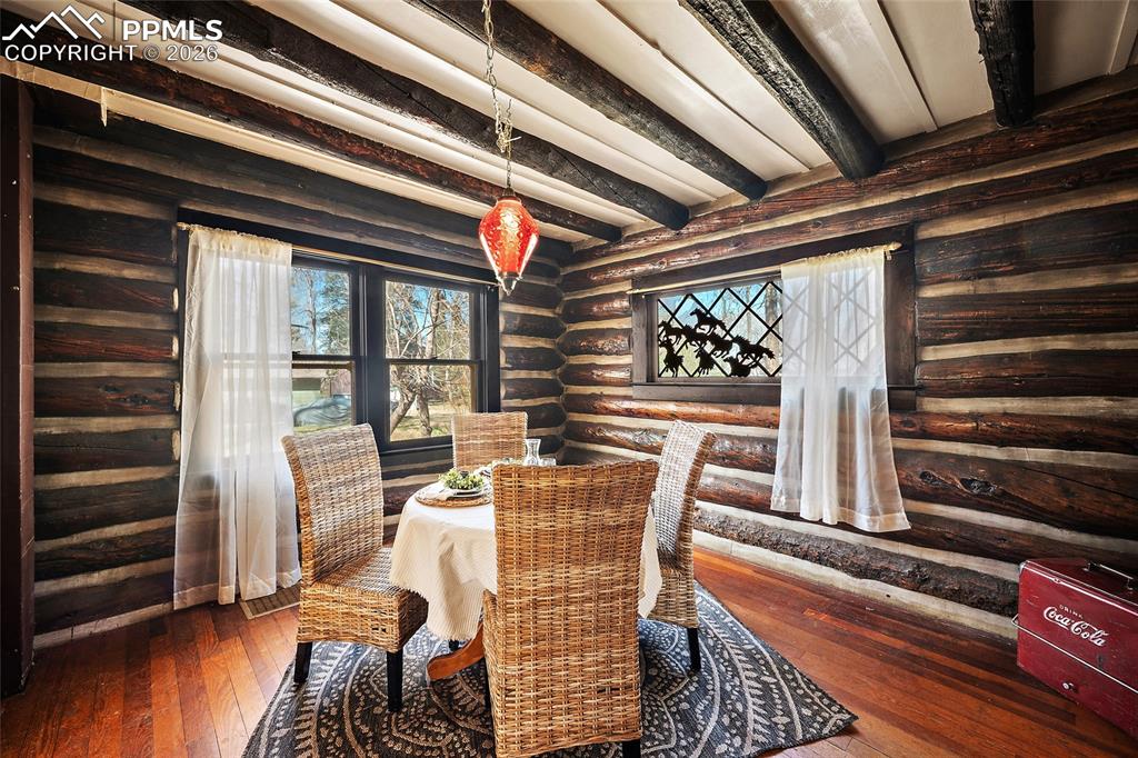 Image 12 of 37: Dining Area