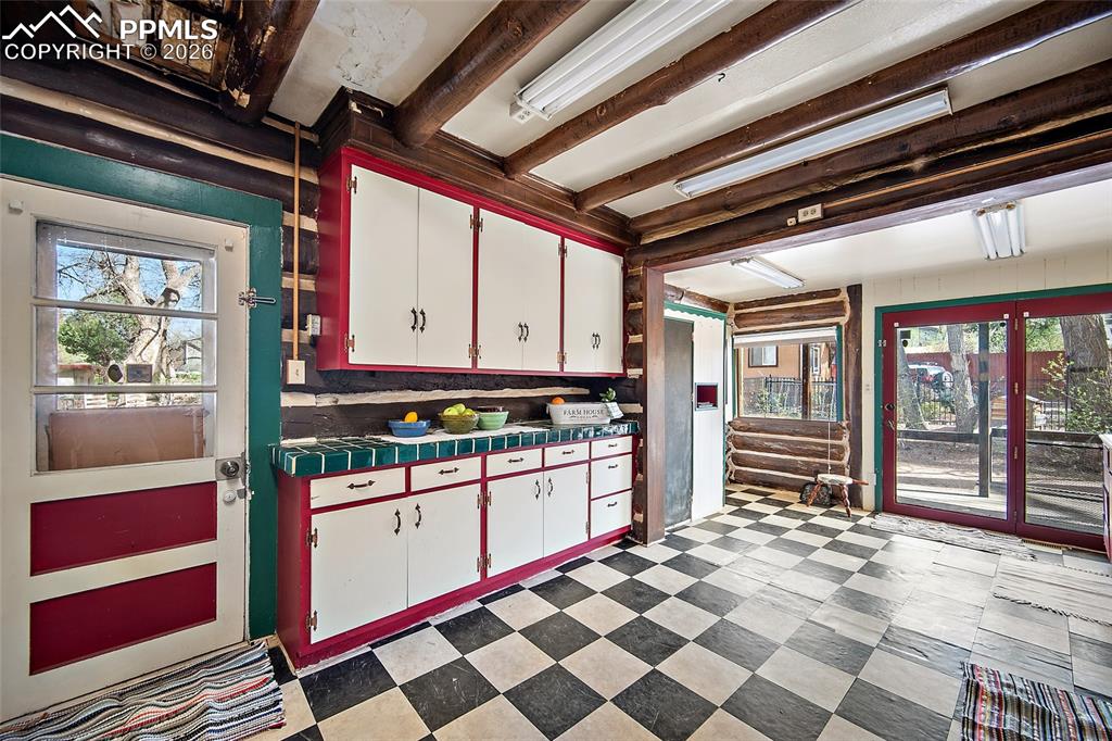 Image 14 of 37: Kitchen