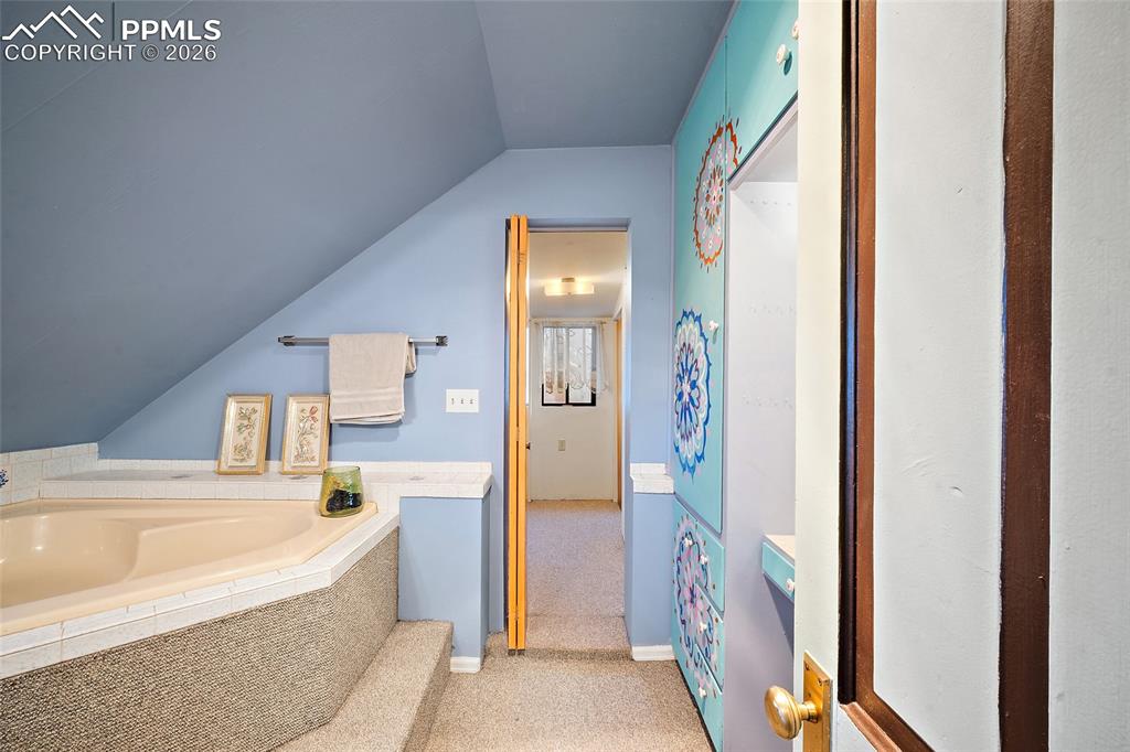 Image 30 of 37: Bathroom