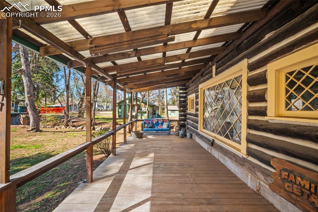 Image 35 of 37: Deck