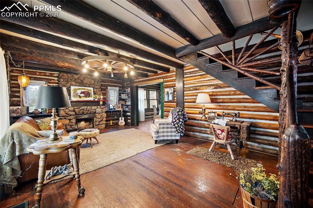 Image 4 of 37: Living Room