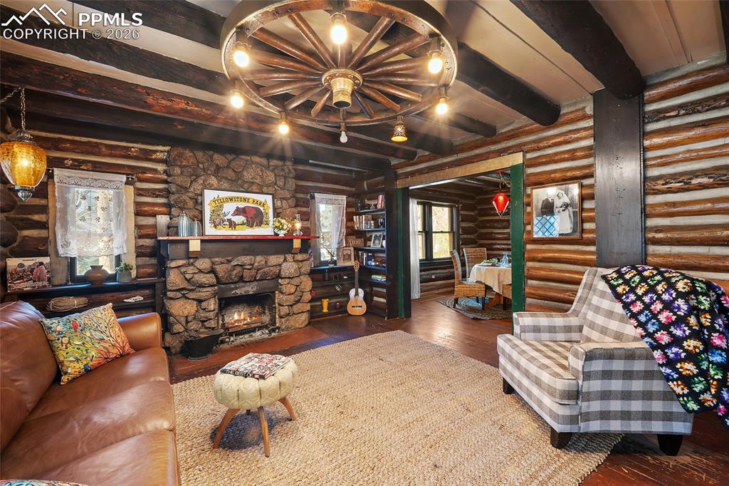 Image 5 of 37: Living Room