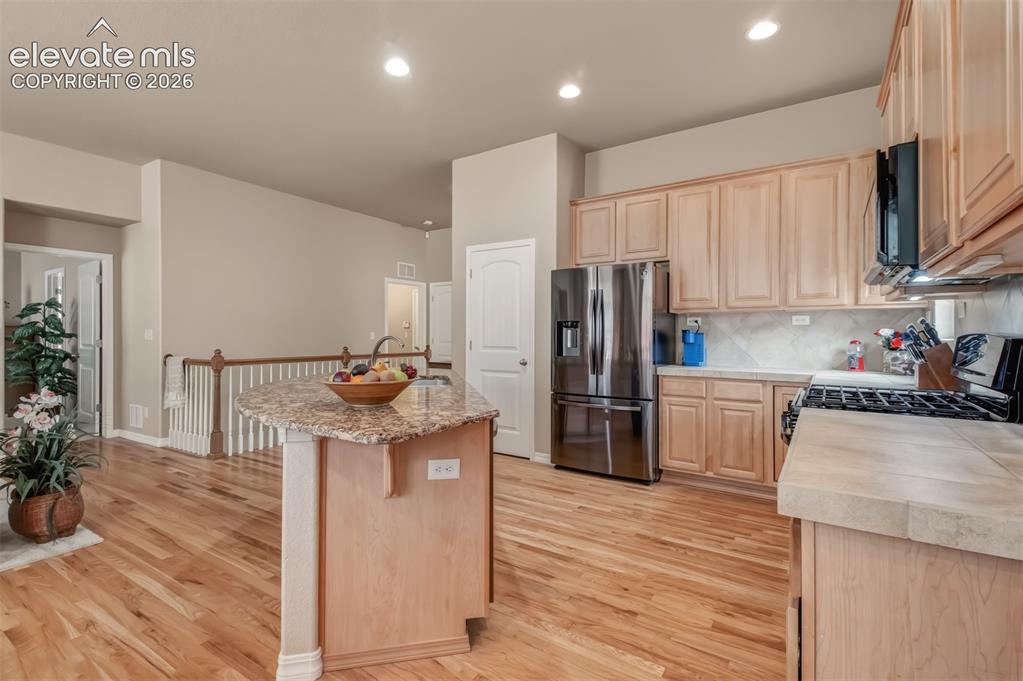 Image 10 of 35: Kitchen