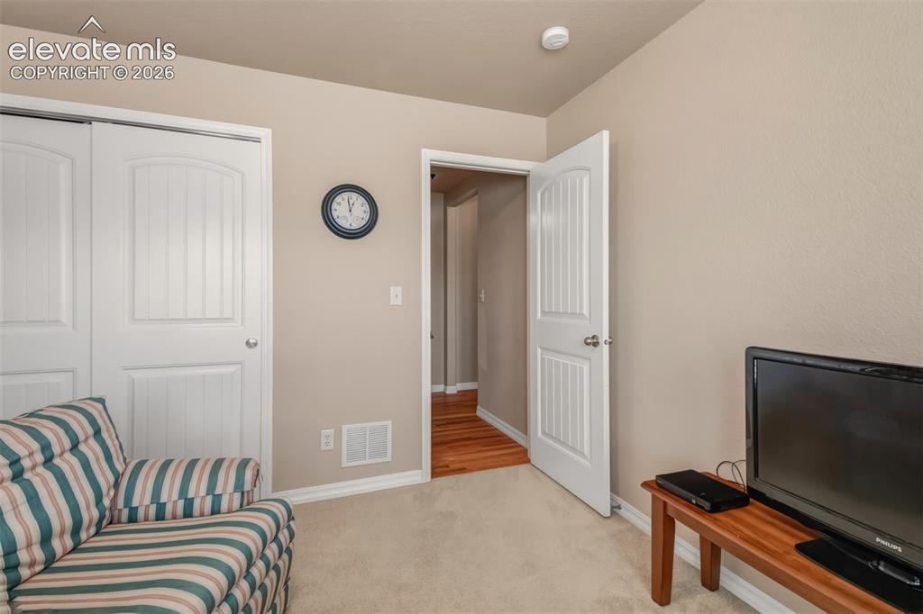 Image 16 of 35: Sitting Room
