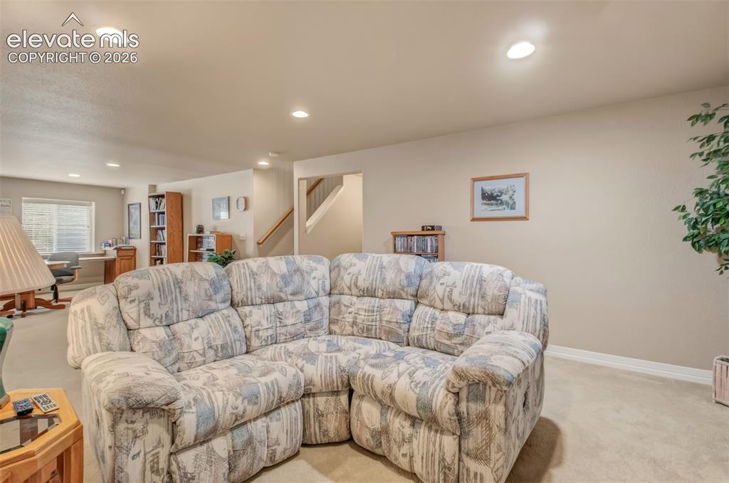 Image 22 of 35: Family Room