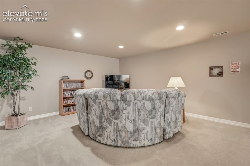 Image 23 of 35: Family Room