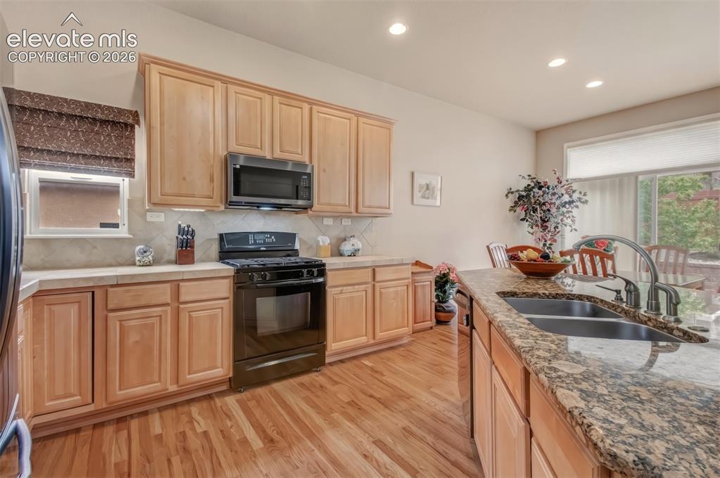 Image 8 of 35: Kitchen
